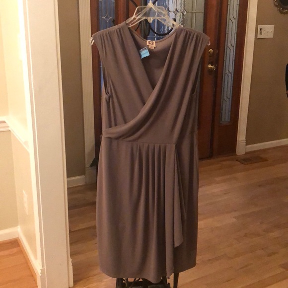 Elegant dress - Picture 1 of 2